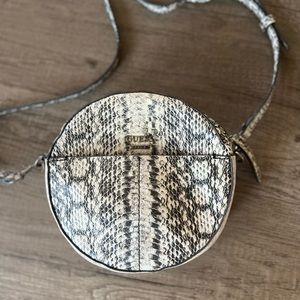 Guess crossbody